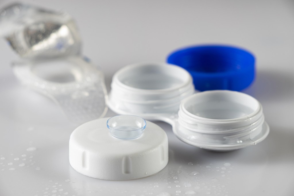 Softlens vs Kacamata: Mana yang Lebih Cocok untuk&nbsp;Anda?